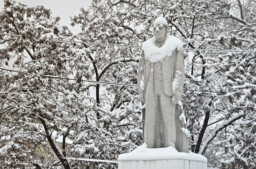 Памятник Владимиру Ильичу Ленину на площади