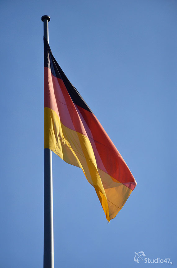 Знамя единства у Рейхстага