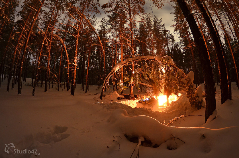 Привал в ночном зимнем лесу
