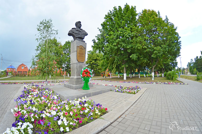 Памятник Прохорову в Борисоглебске