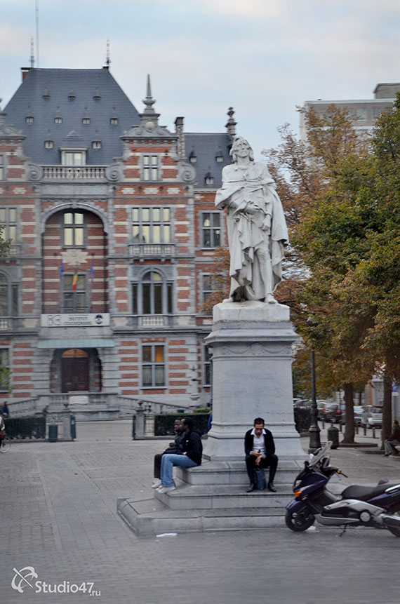 Монумент Франсуа Аннессенсу в Брюсселе