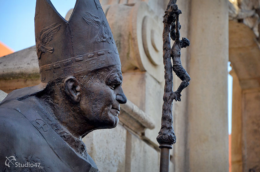 Памятник Папе Римскому Иоанну Павлу II в Кракове