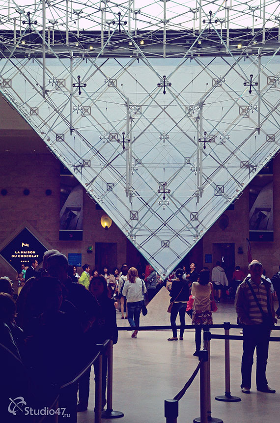 Перевернутая пирамида Лувра