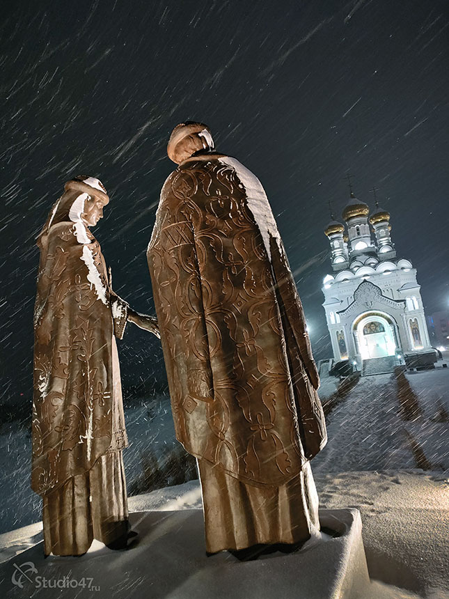 Памятник Петру и Февронии в Воронеже